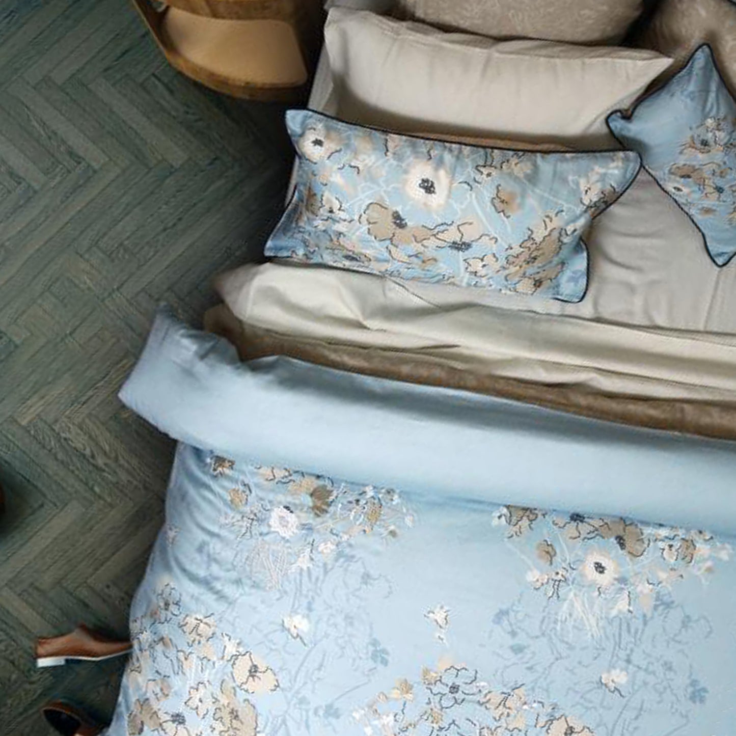 Breeze Embroidery King Quilt Cover Set – Signature Bedding by Hira Lari