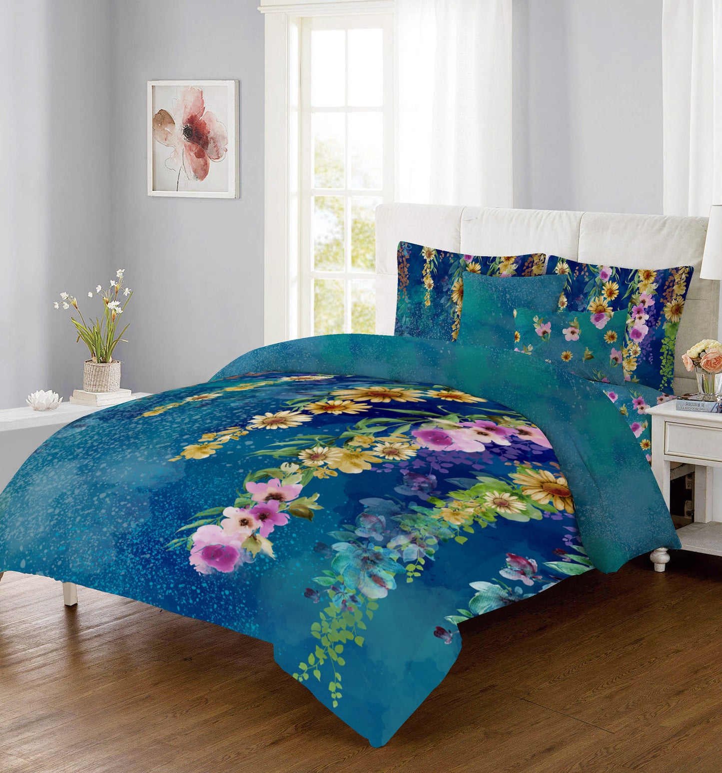 Royal Crest Comforter (Breeze)
