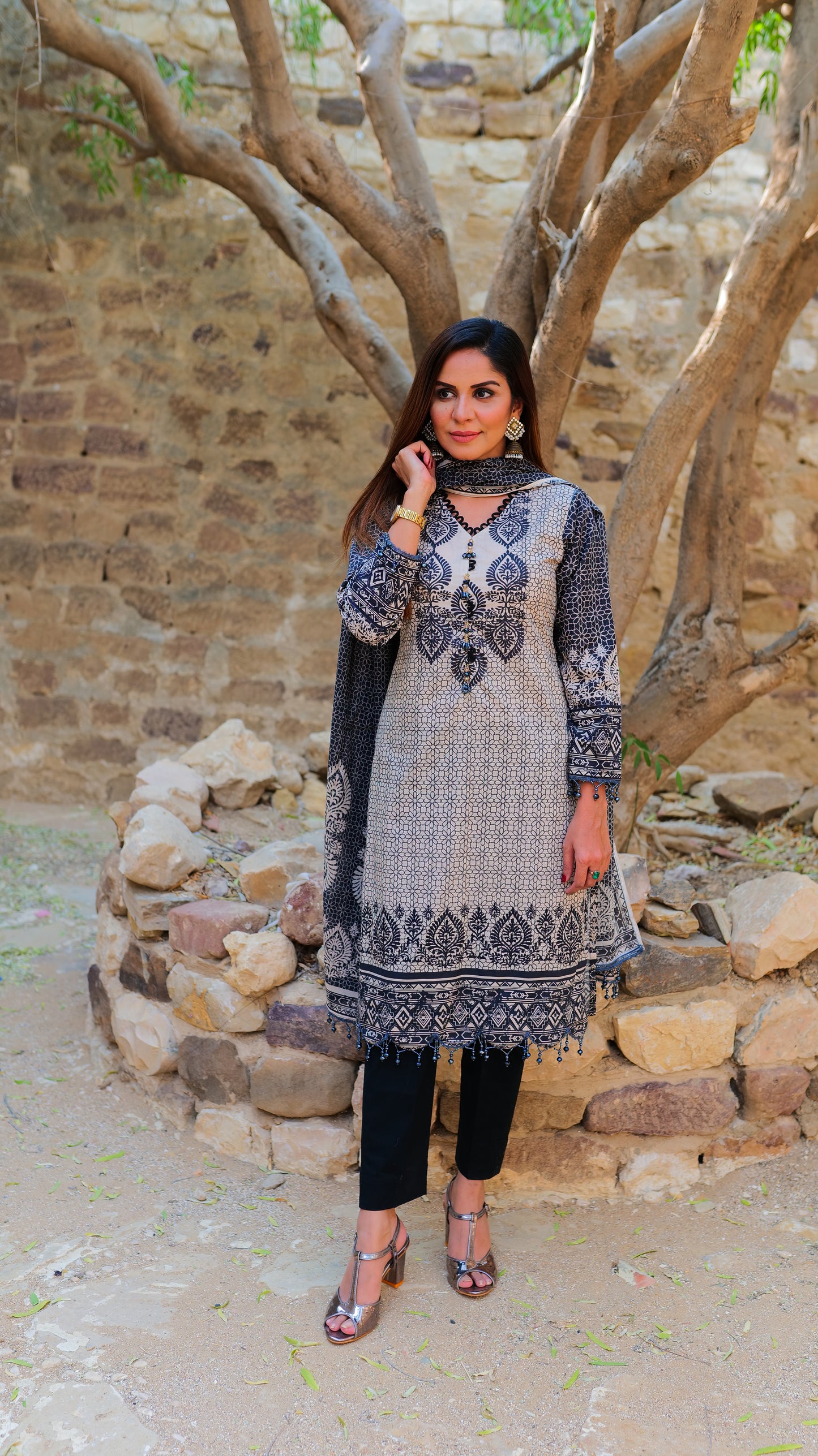AZTEC by Hira Lari Lawn - 3 Piece Unstitched Lawn Suit