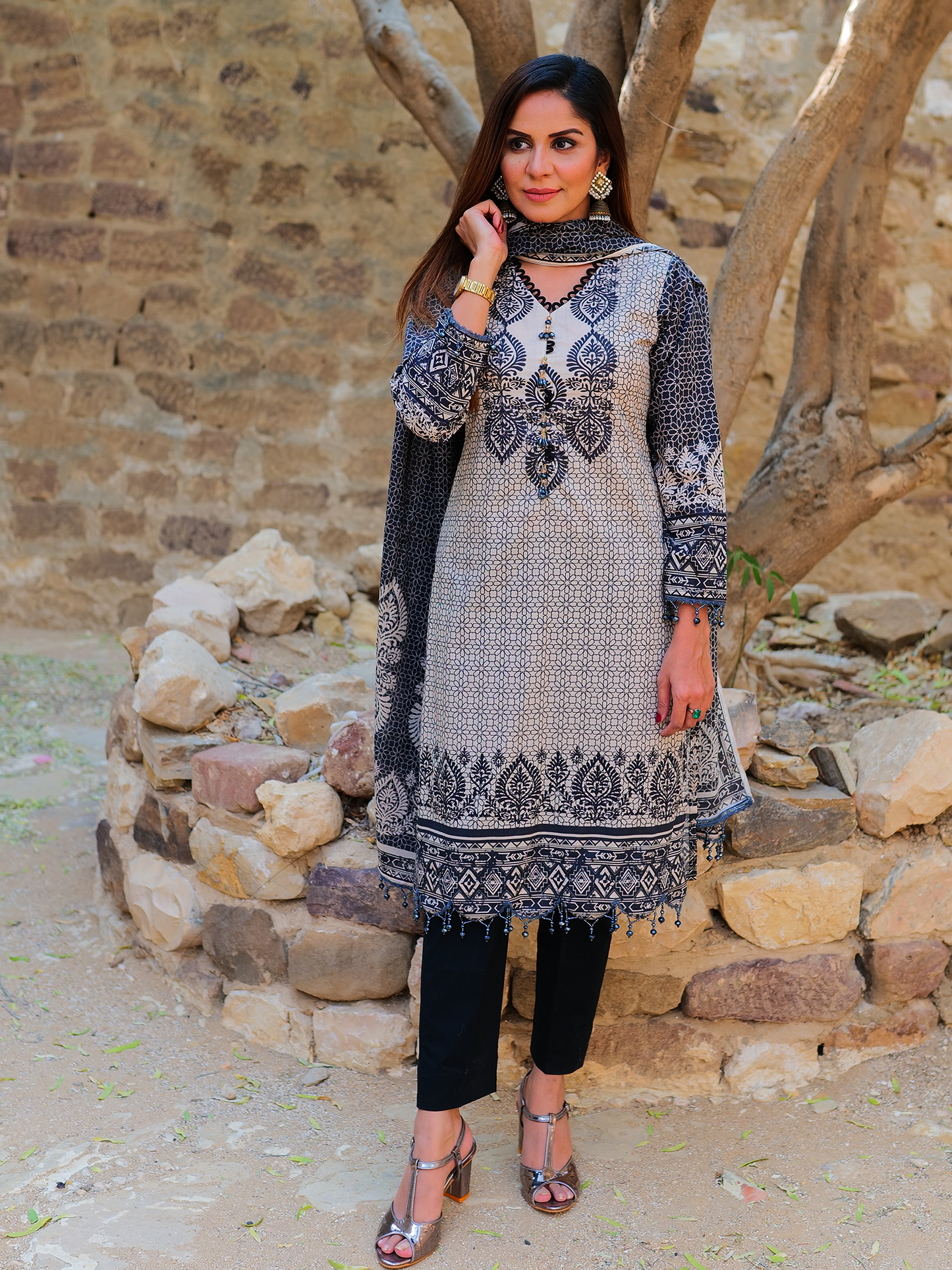 AZTEC by Hira Lari Lawn - 3 Piece Unstitched Lawn Suit